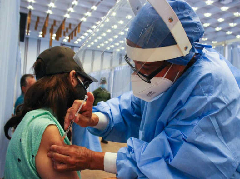 Maduro: Plan de vacunación avanza pese a la persecución extranjera