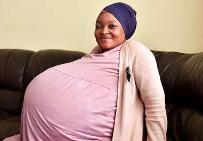 Mujer sudafricana da a luz a 10 bebés, concebidos de manera natural