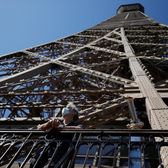 La torre Eiffel reabrió tras más de ocho meses cerrada por la pandemia