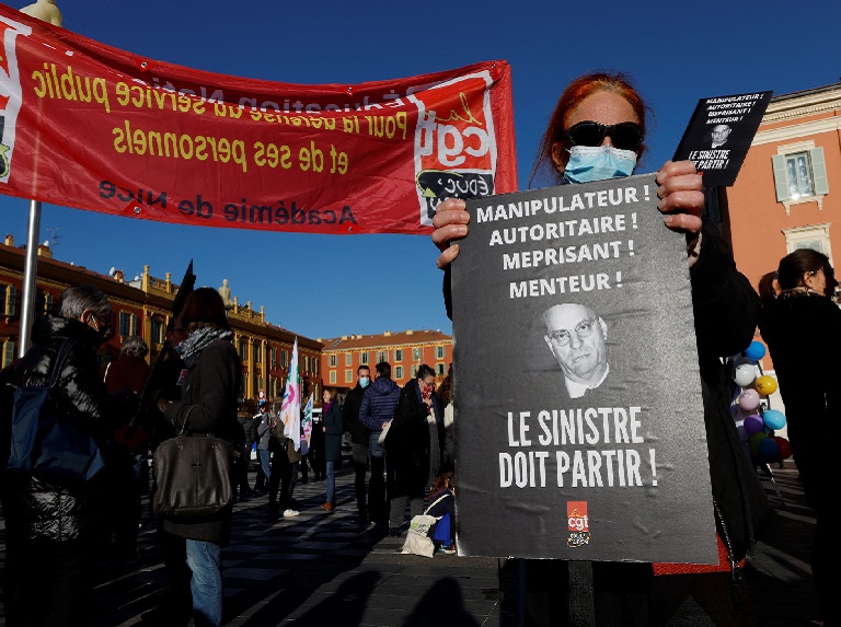 Profesores de Francia en huelga contra gesti�n por COVID-19 en escuelas