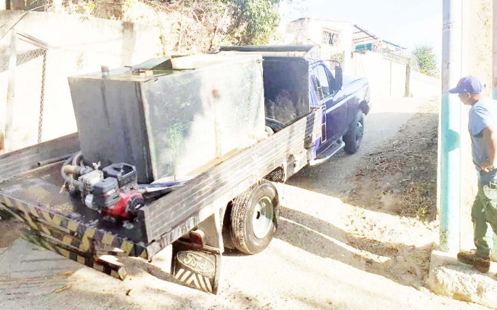 Más de 100 familias reciben agua por camiones cisternas en Roscio 