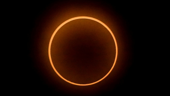 (+Video) Eclipse solar total recorre el cielo de Norteamérica
