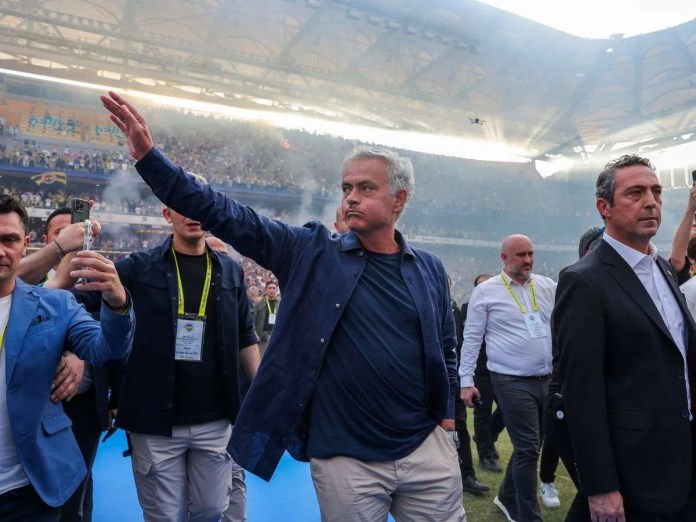 Mourinho nuevo director técnico del Fenerbahce 