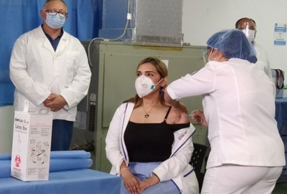 Este lunes arranca en Venezuela la vacunación de maestros contra COVID-19
