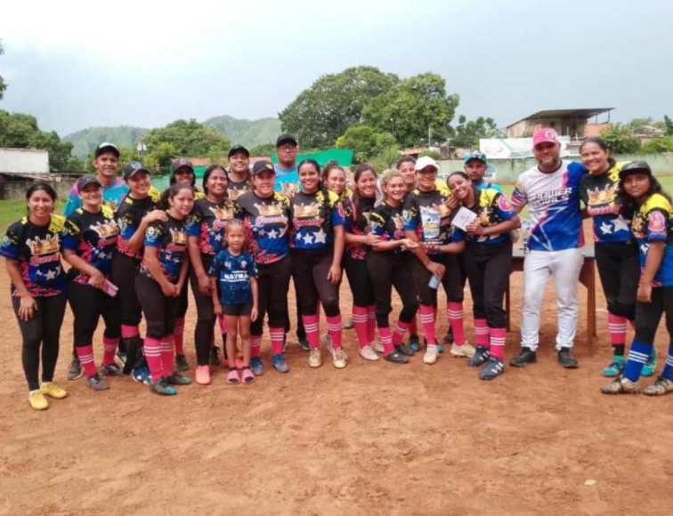 Power Girls se lleva la Copa 5to aniversario de Digasgua en Kickingball 