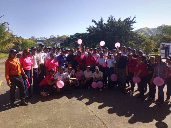 Realizaron marcha universitaria en concientización sobre el cáncer de mama