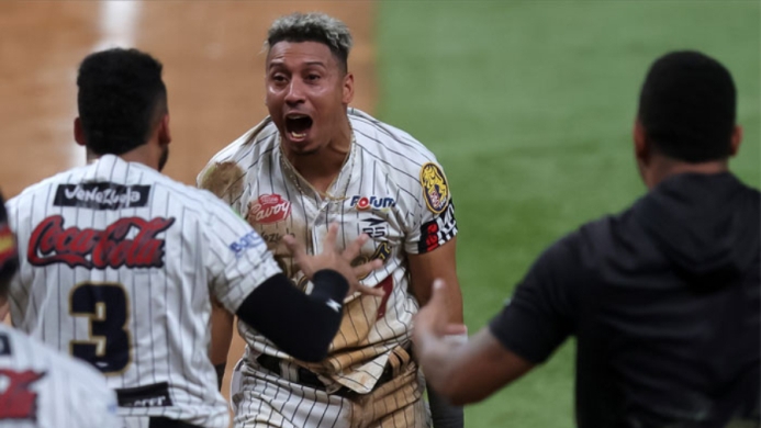 Leones del Caracas eliminó a los Tiburones de La Guaira en juego de desempate