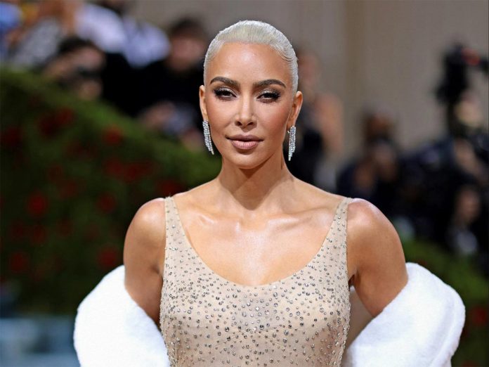 Acusan a Kim Kardashian de dañar el vestido de Marilyn Monroe que lució en la Met Gala