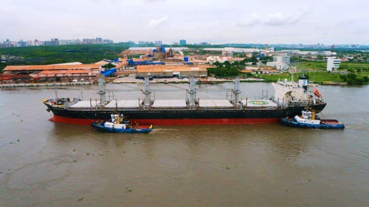 Barco venezolano con 16 mil toneladas de urea llegó a Monómeros
