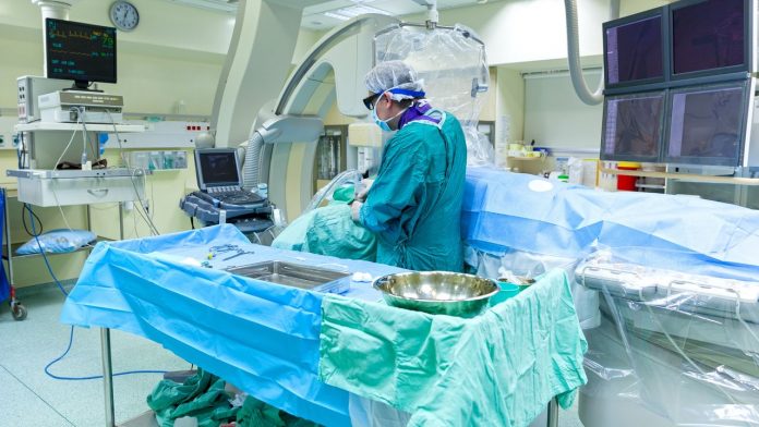 Extirpan un tumor ovárico de 70 kilos a una italiana en Turín