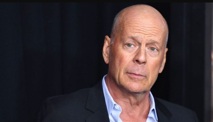 Esposa de Bruce Willis a periodistas y fotógrafos: Mantengan distancia, no le griten