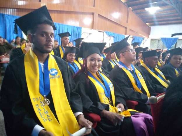 Unesr graduó 105 nuevos profesionales 