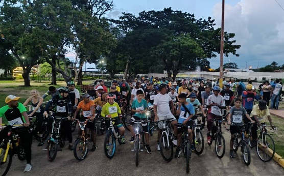 Más de 130 calaboceños participaron en Bicicletada Nocturna