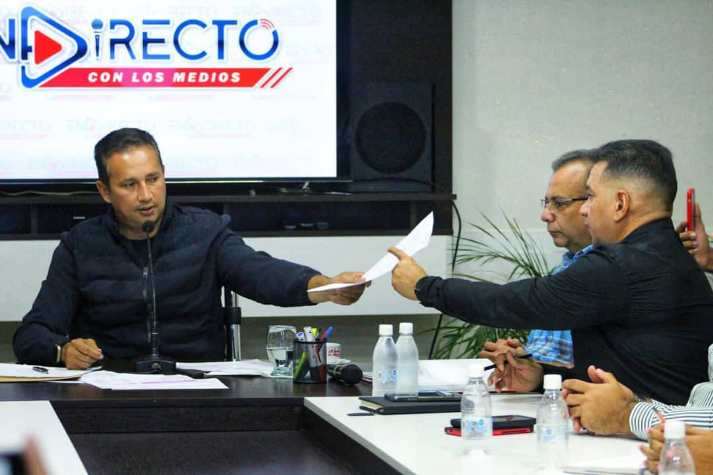 Gobernador José Vásquez firmó decreto que restringe circulación de motocicletas en horario nocturno