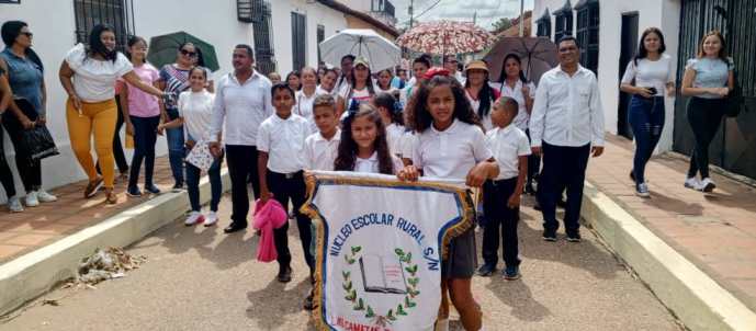 E.B Dr. Alberto Eduardo Rodríguez Morales participó en desfile del Festival Cuenca del Unare 2024