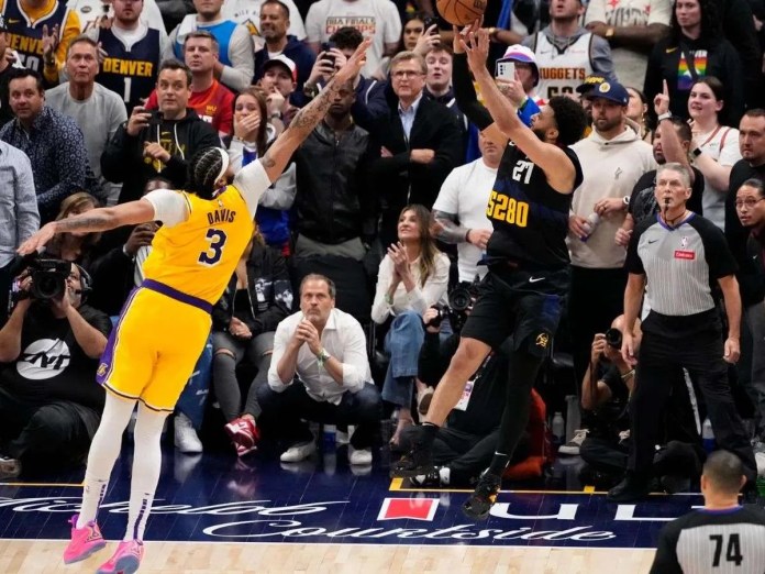 Denver derrota a Lakers de la mano de Jamal Murray 