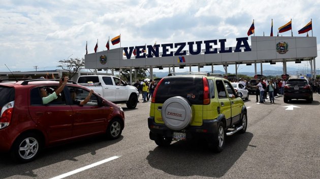 Colombia y Venezuela analizan horarios de apertura de los pasos fronterizos