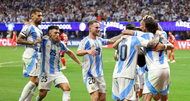 Argentina gana y mantiene su invicto en la Copa América 