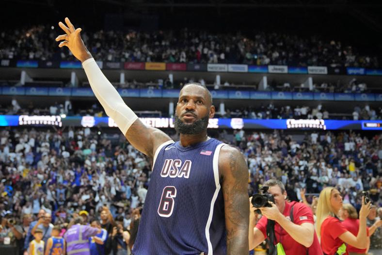 LeBron James será el abanderado de su país en París 2024