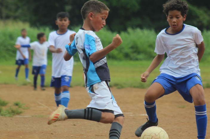 Liga de fútbol Roscio busca los primeros finalistas 2024