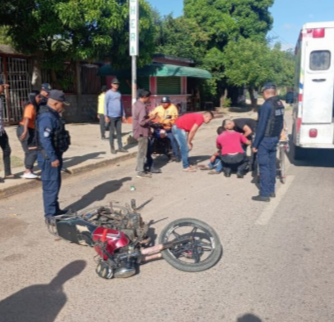 Motorizado herido en colisión contra gandola 