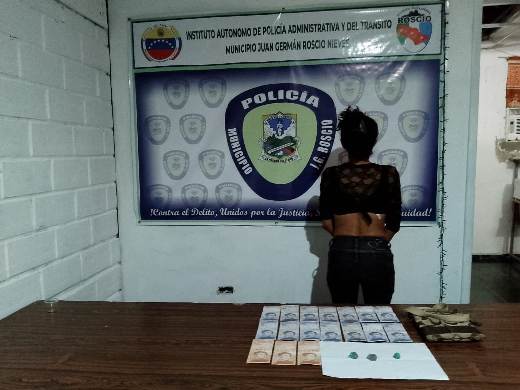 Detenida mujer por posesión de presunta droga