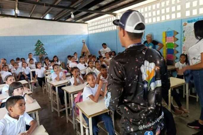 Más de 120 estudiantes participaron en jornada sobre ciencias y robótica en Guárico